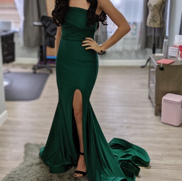 dress for an engagement party Emerald Green V-Neck Lace Tulle Formal Prom Dress with Long Sleeves main image 1